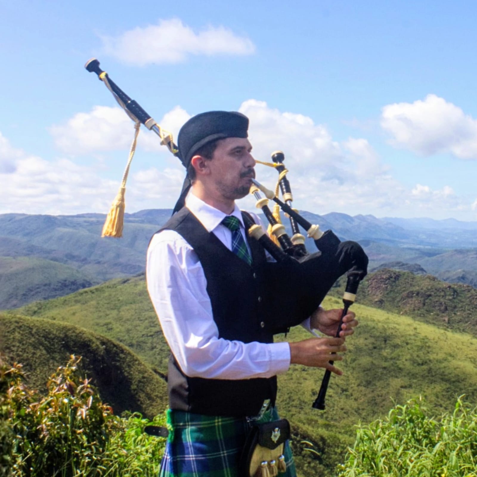 Victor Torres - Gaiteiro profissional com gaita de foles escocesa em Minas Gerais